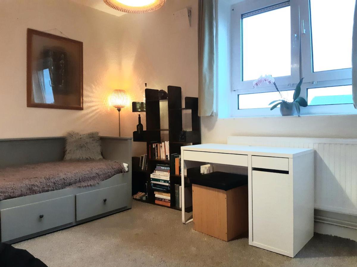 Cosy Room In Camden Town Zone 2 London Exterior photo