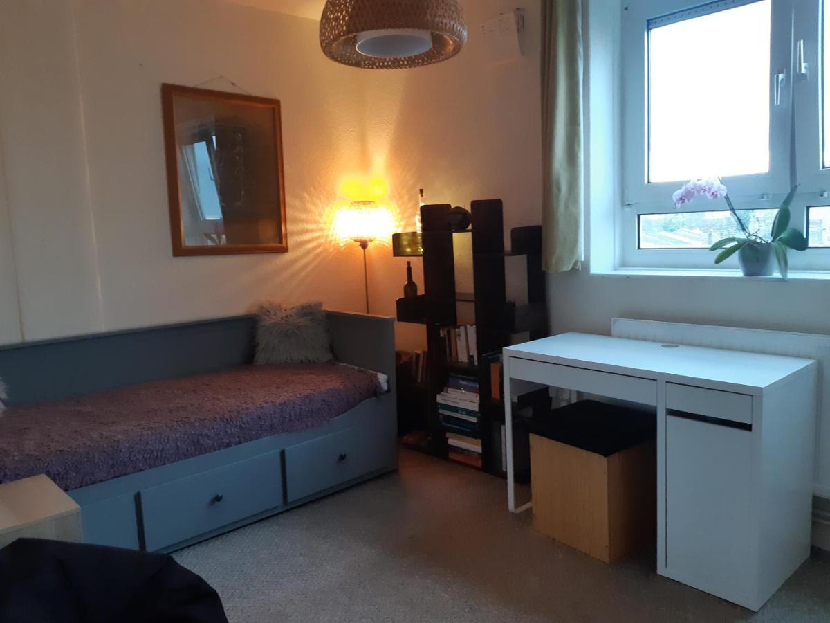 Cosy Room In Camden Town Zone 2 London Exterior photo